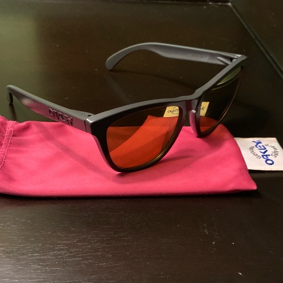 Oakley Other - Oakley Frogskin